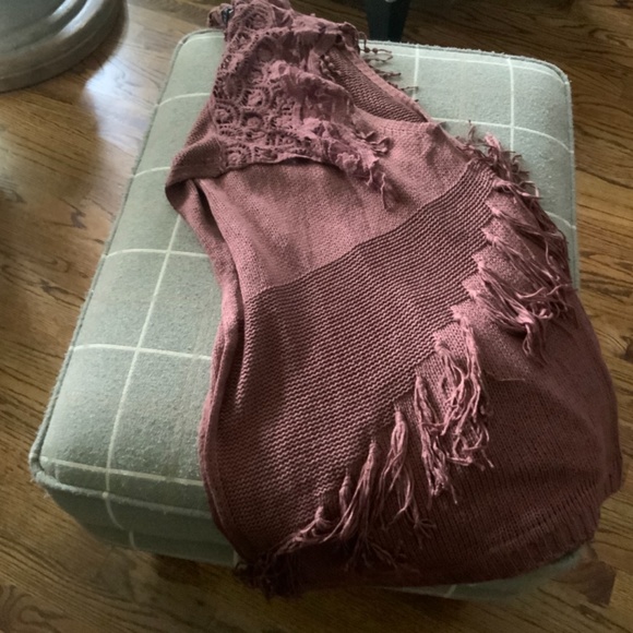 Double Zero Fringe Sweater Vest - Picture 3 of 4